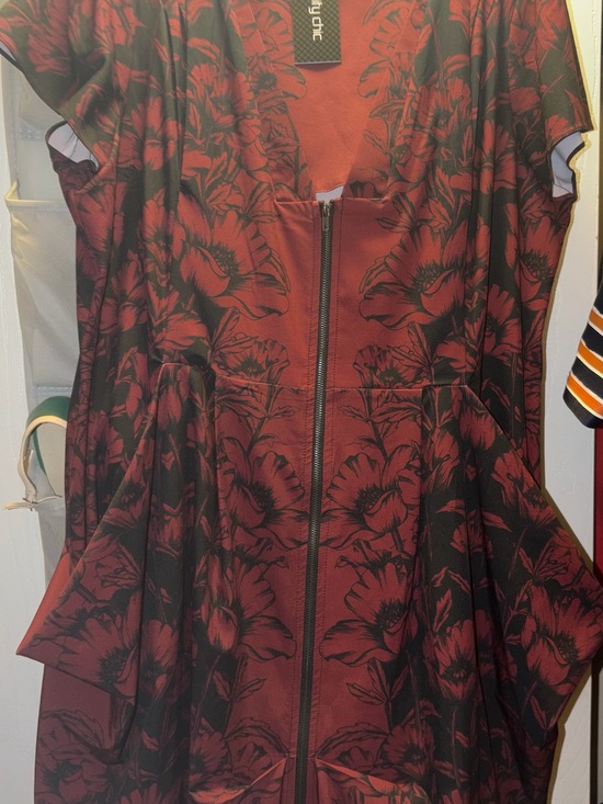 City Chic Dresses & Skirts - City Chic Front Zip Tunic Dress red black Botanical M/18 NWT